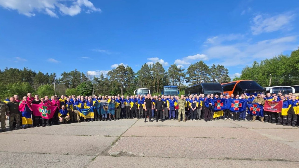 Первый день большого обмена: 390 украинцев вернули из российского плена, фото