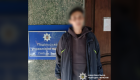 Погрози, приниження та алкоголь — у Києві 22-річного онука судитимуть за насильство над бабусею