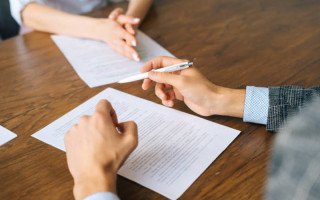 В Гоструда объяснили, может ли работник с нефиксированным рабочим временем работать еще и у другого работодателя