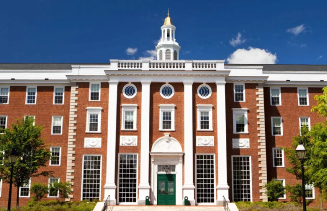 Федеральний суддя заборонив адміністрації Трампа скасувати право Гарварда зараховувати іноземних студентів