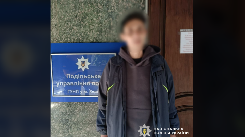 Погрози, приниження та алкоголь — у Києві 22-річного онука судитимуть за насильство над бабусею