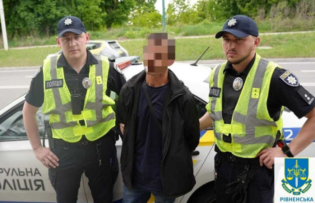 Напав з ножем на працівницю пошти та забрав гроші з каси: на Рівненщині затримали злодія