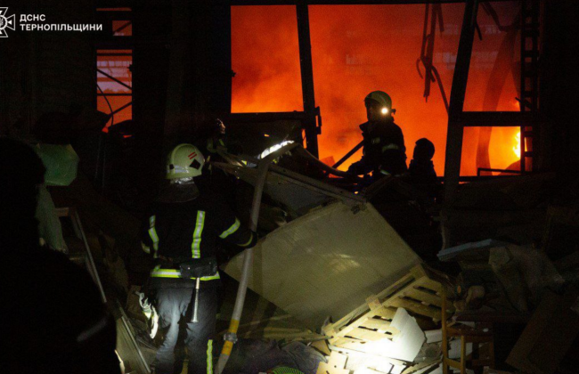 В Тернополе российская ракета попала в промышленное предприятие, возник пожар, — ОВА
