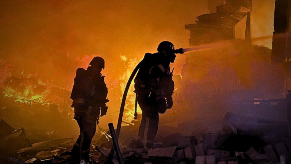 12 людей загинуло, понад 60 поранено внаслідок масованої атаки РФ на Україну, — очільник МВС Клименко