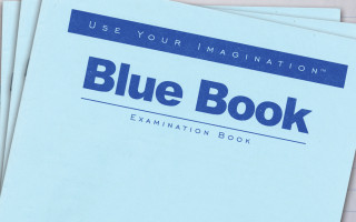 В США резко выросли продажи тетрадей — так университеты борются со списыванием через ChatGPT