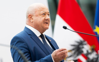Канцлер Австрии Штокер призвал к «жесткой ревизии» политики ЕС в отношении беженцев
