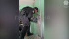 В Киеве патрульные спасли мужчину, который застрял в вентиляционной шахте многоэтажки, видео