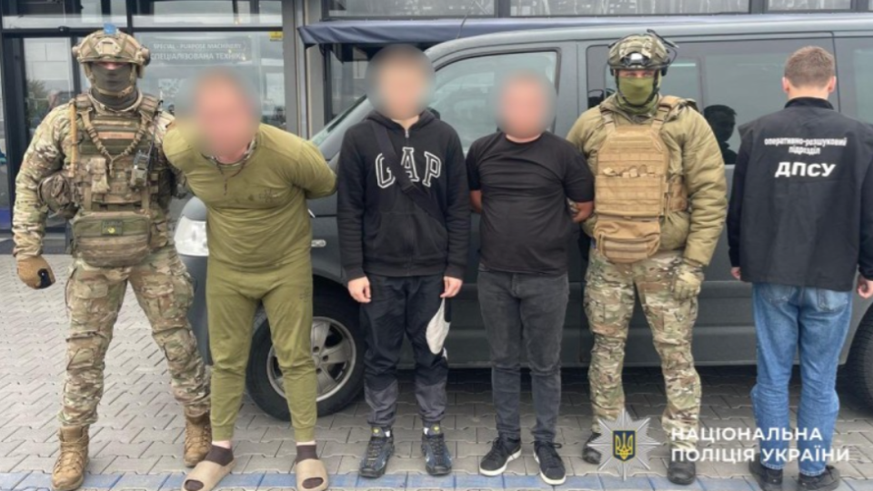 На Буковине злоумышленники за 8500 долларов переправляли уклонистов за границу вне пункта пропуска
