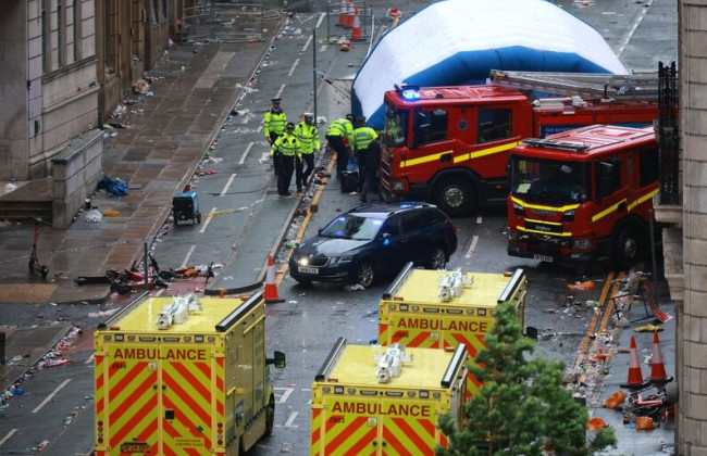 В Ливерпуле госпитализировали 27 человек после наезда автомобиля на толпу болельщиков