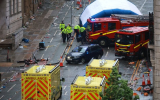 В Ливерпуле госпитализировали 27 человек после наезда автомобиля на толпу болельщиков