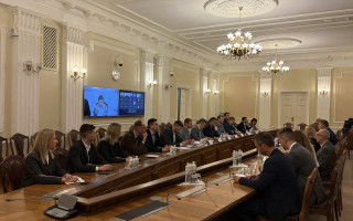 Украина утвердила переговорные позиции по двум кластерам для вступления в ЕС