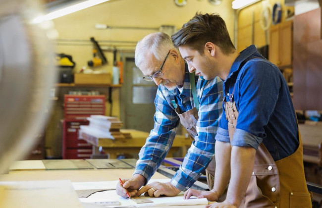 Можно ли принять на работу студента, который учится на дневной форме и проходит практику — разъяснение Гоструда
