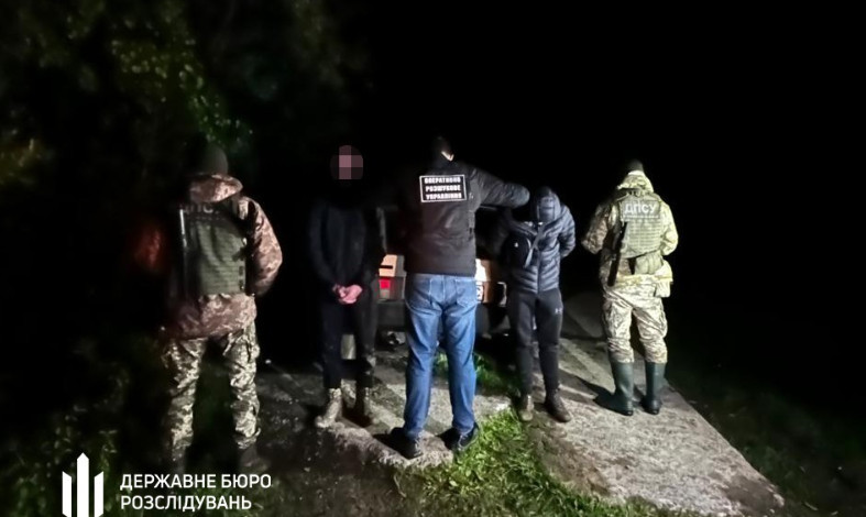 Правоохранитель из Закарпатья, который перевозил уклонистов на собственном автомобиле, предстал перед судом