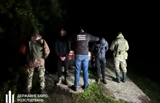 Правоохранитель из Закарпатья, который перевозил уклонистов на собственном автомобиле, предстал перед судом