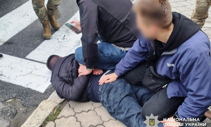 В Виннице задержали злоумышленников, которые, угрожая убийством, требовали деньги у несовершеннолетнего