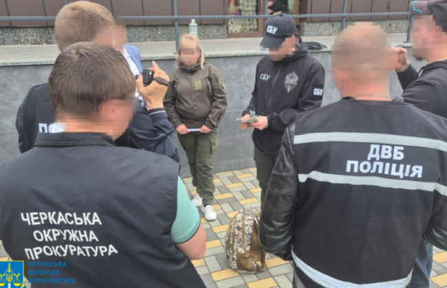 В Черкасской области задержали женщину, которая изготавливала уклонистам документы о их принадлежности к религиозной организации