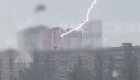 В Киеве на Оболони молния попала в окно многоэтажки, видео