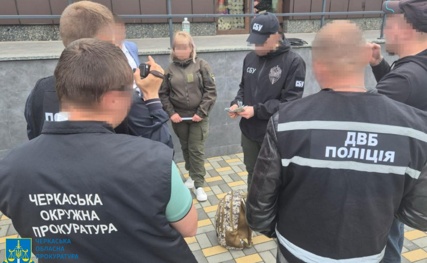 На Черкащині затримали жінку, яка робила ухилянтам документи про їх приналежність до релігійної організації