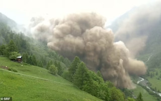 В Швейцарии обвалился ледник и похоронил под обломками льда и камней целое село – фото и видео