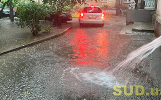 Київ та область затопило потужною зливою, місцями з градом — підтоплено дороги, є обриви електромереж, відео