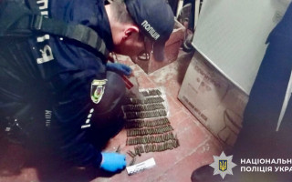 Гранати, димові шашки і патрони – у жителя Київщини знайшли склад боєприпасів