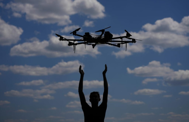 Китай «розстрілює небо» артилерією і дронами – в чому причина