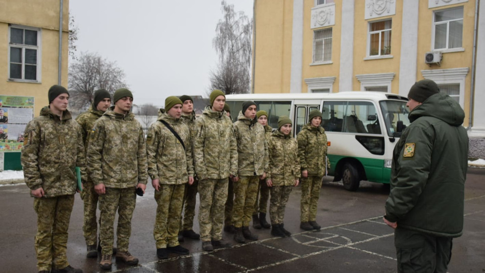 Комитет согласовал законопроект об получении образования военнослужащими 18-25 лет без отрыва от службы, но пока непонятно, как они будут это делать