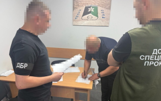 На Донеччині військові продавали викрадене пальне цивільним — ДБР викрило схему