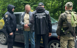 На Закарпатті затримали чоловіка, який переправляв ухилянтів через Тису за $8 тисяч