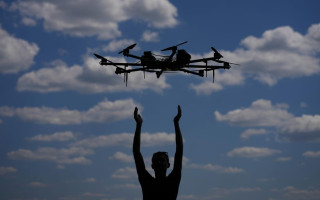 Китай «розстрілює небо» артилерією і дронами – в чому причина