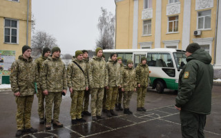 Комитет согласовал законопроект об получении образования военнослужащими 18-25 лет без отрыва от службы, но пока непонятно, как они будут это делать
