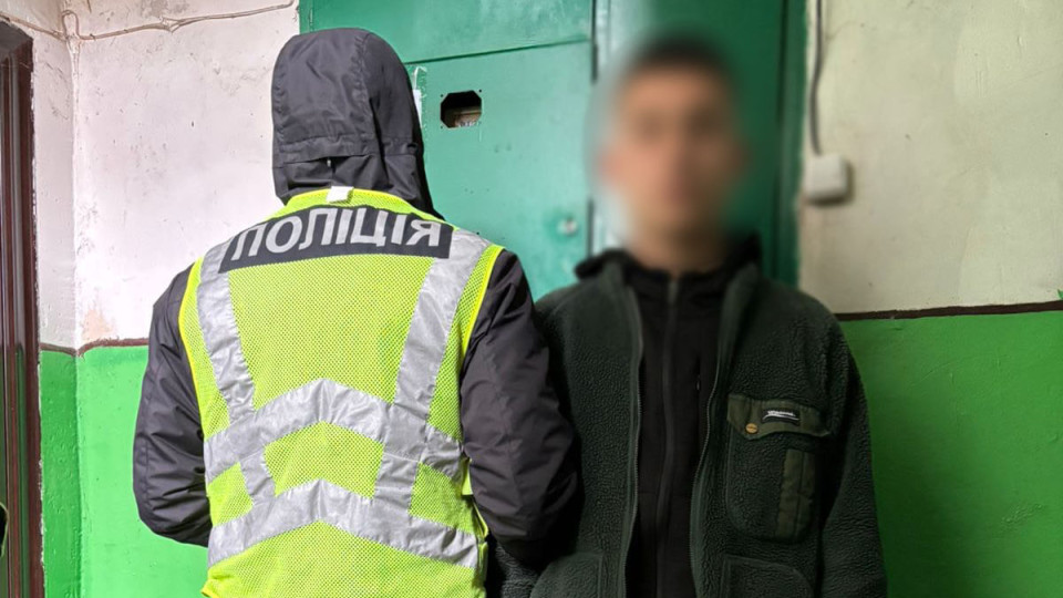 Замість покупця – грабіжник: 17-річний юнак пограбував киянку в Голосіївському районі