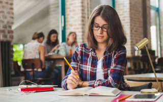 У Держпраці відповіли, чи можна взяти на роботу студента денної форми навчання, який проходить практику