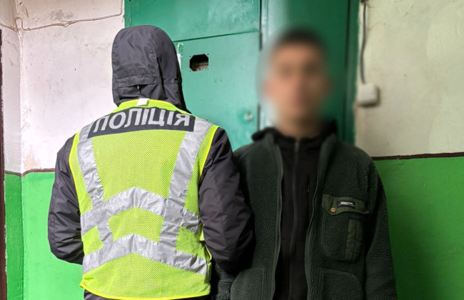 Вместо покупателя – грабитель: 17-летний юноша ограбил киевлянку в Голосеевском районе