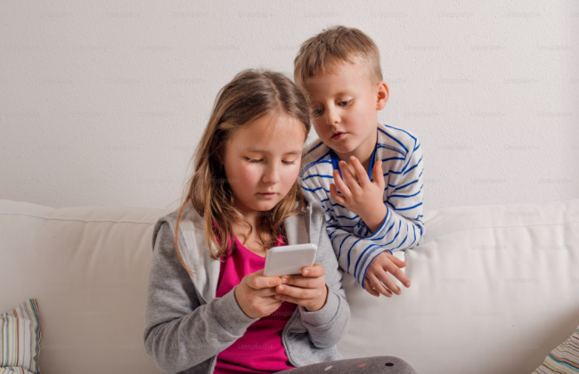 ЕС запускает приложение для проверки возраста, чтобы усилить защиту детей в интернете