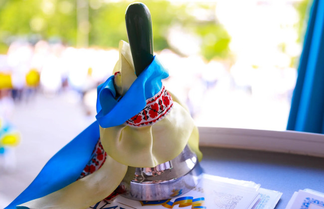 В Киеве выпускники школ официально завершили учебный год — впереди НМТ