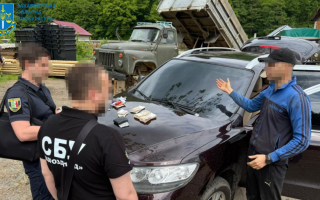 Вимагав 200 тисяч гривень за вирішення земельного питання — на Закарпатті підозрюють голову селищної ради