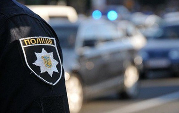 Замах на поліцейського під час оформлення штрафу завершився в’язницею для жителя Житомирщини