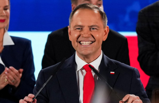 Зеленский поздравил Навроцкого с победой на президентских выборах в Польше