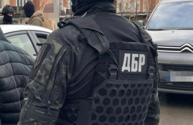 В Ровенской области разоблачили правоохранителя, который за $5000 обещал освободить от поездки в «горячие точки» фронта