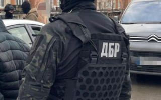 На Рівненщині викрили правоохоронця, який за $5000 обіцяв звільнити від поїздки у «гарячі точки» фронту
