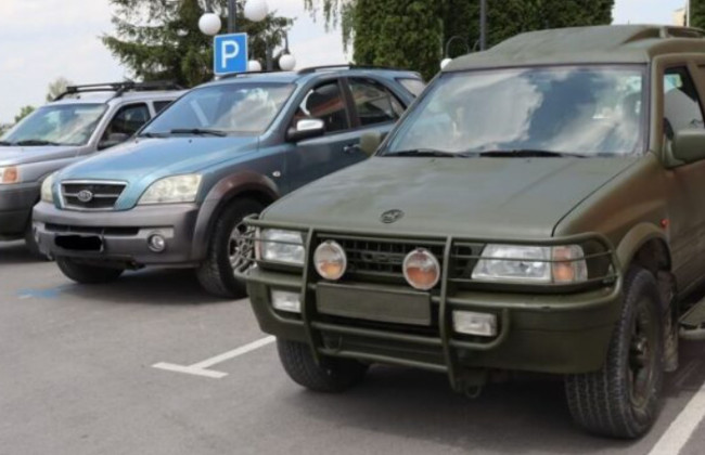 У ГСЦ МВС пояснили, як поставити гуманітарне авто на тимчасовий держоблік за військовослужбовцем