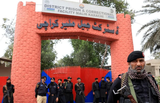 В Пакистане, воспользовавшись землетрясением, сбежали более 200 заключенных