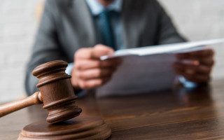 Житель Черкащини відмовився від мобілізації, бо вважає, що «повістку йому вручили з порушенням» — що вирішив суд