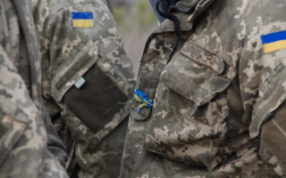 Военнослужащий по контракту, совершивший самовольное оставление части, несет ответственность, даже если вернулся на службу, но не доложил о прибытии командиру — Верховный Суд