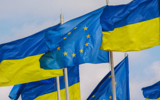 Еврокомиссия предлагает продлить временную защиту украинцев в ЕС до марта 2027 года, но с одной опцией