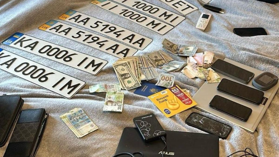 В Киеве разоблачили схему продажи «красивых» номерных знаков за $3500