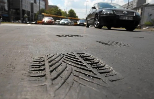 В Киеве ограничивают движение тяжеловесного транспорта из-за жары