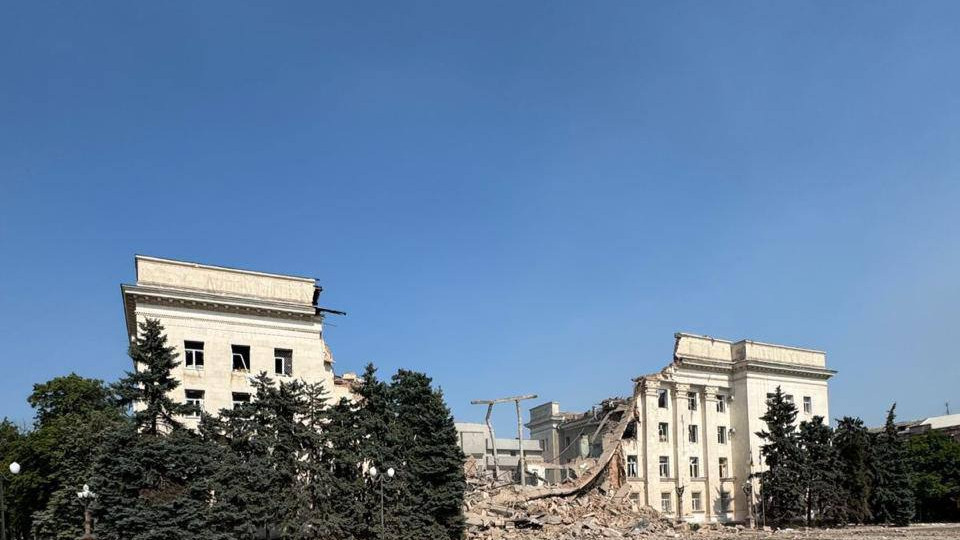 РФ зруйнувала будівлю Херсонської обласної держадміністрації – фото