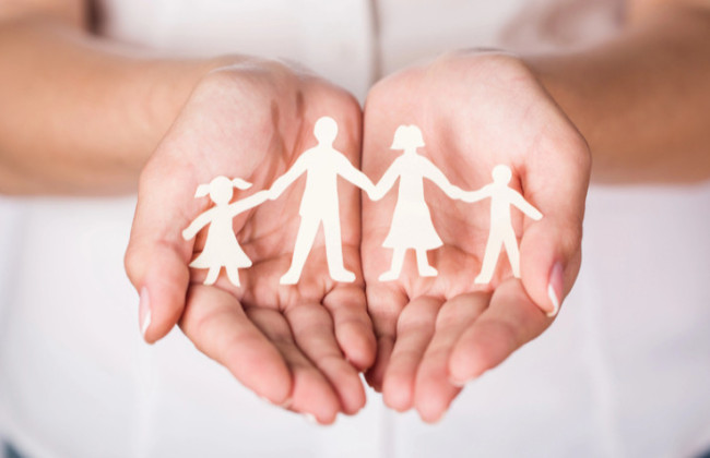 В Украине расширили перечень лиц, которые не могут быть усыновителями — Зеленский подписал закон